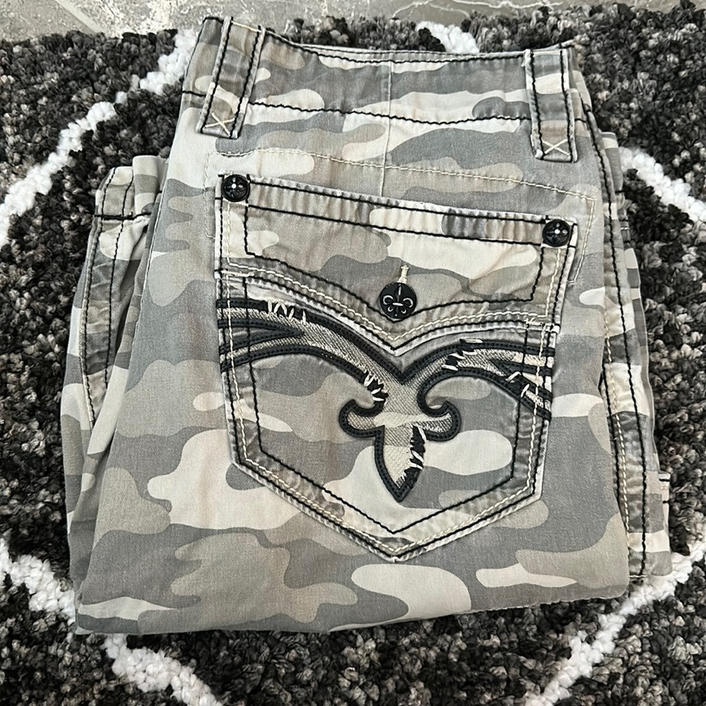 Men’s Rock Revival cargo shorts